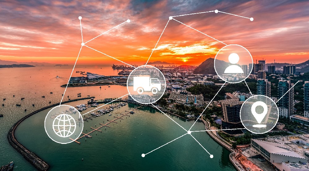 港口嚴(yán)重?fù)矶?！上千輛卡車排隊(duì)，數(shù)萬個集裝箱堆積